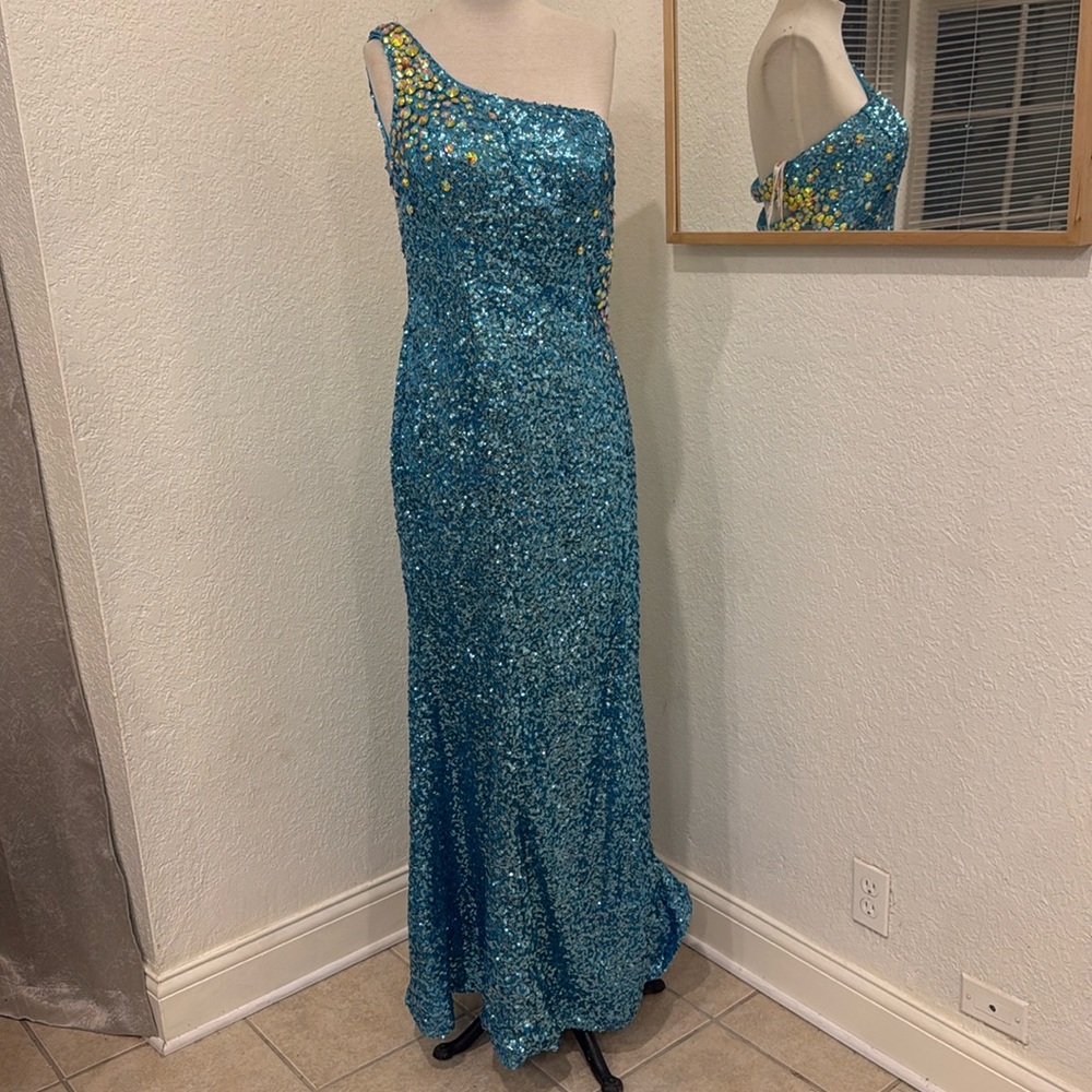 Elegant Blue One-Shoulder Prom Dress